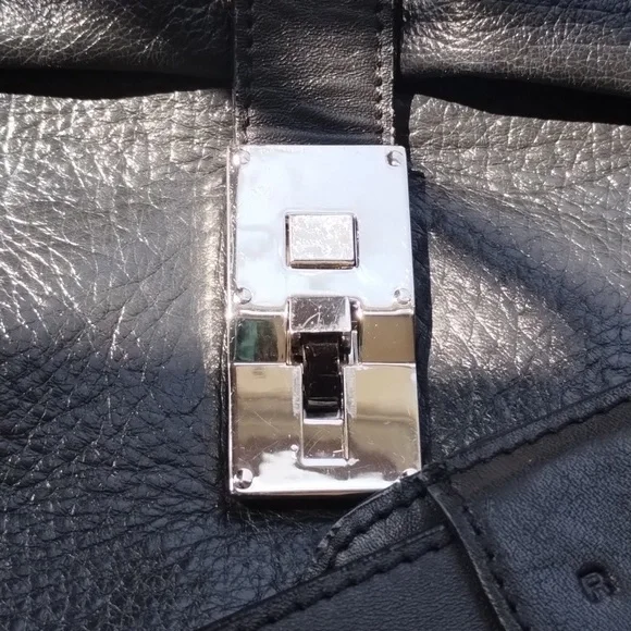 Kenneth Cole Reaction Laptop Messenger Bag - Picture 2 of 16